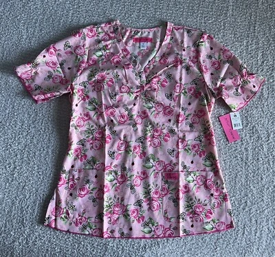 Koi Betsey Johnson Scrub Top Feminino Médio Doce Bumble Floral Enfermagem Médica - Imagem 1 de 4