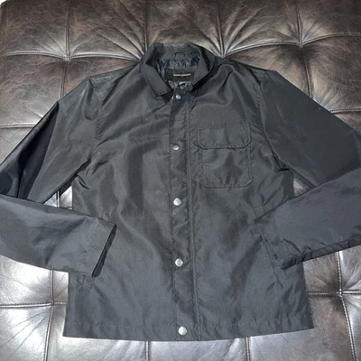 Chaqueta cortavientos Banana Republic negra talla S resistente al agua Foto 1 de 4