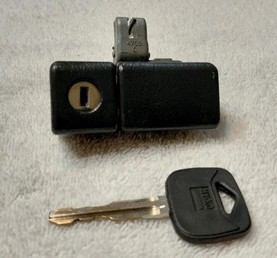 1999-03 Sienna 92-01 Camry 96-03 Rav4 Glovebox Handle Latch Lock OEM Dk Gray - Image 1 of 4