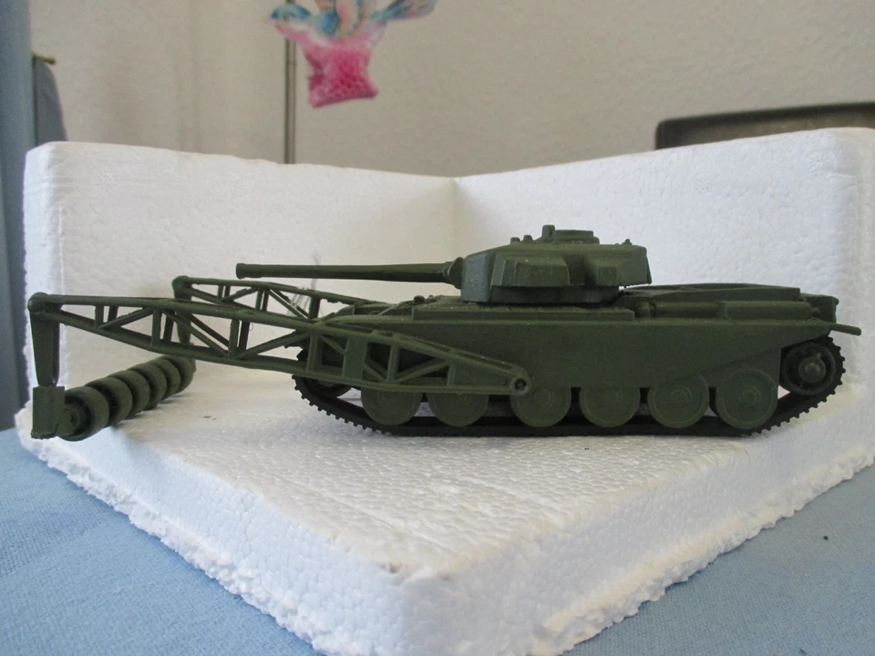 DINKY CODE 3 MILITARY 651 CENTURION TANK - Image 1 of 4