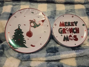 Plastic Christmas Grinch Plates - Picture 1 of 3