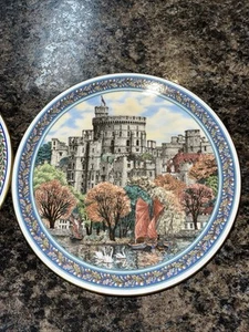 2 Royal Worcester Sue Scullard MARCA Royal Palaces Sandringham Holly /Acorn - Picture 1 of 5