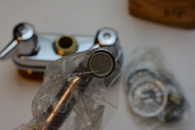 Центральный латунный литой латунный 4-дюймовый центральный хромированный кран для стирки белья с двумя ручками 794 - Изображение 1 из 4