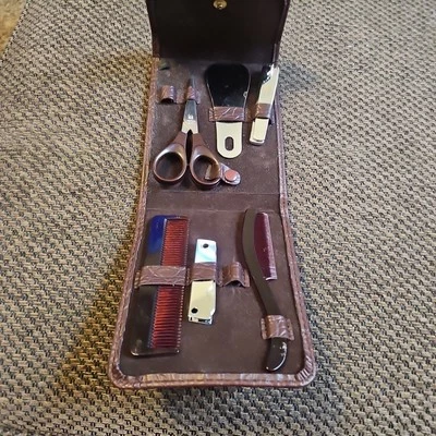 Mini kit de aseo de viaje vintage de cuero sintético de 6 piezas para hombre Foto 1 de 4