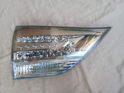 11 12 13 14 15 16 17 18 19 20 Toyota Sienna SE luz trasera reversa izquierda  Foto 1 de 4