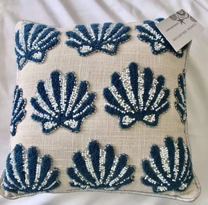 COSTAL COLLECTION BLUE AND WHITE BEAD CLAM BEACH OCEAN PILLOW - Picture 1 of 2