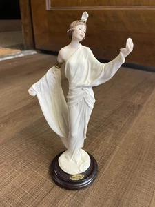 Giuseppe Armani Lucy Florence Figurine 1467F - Picture 1 of 5