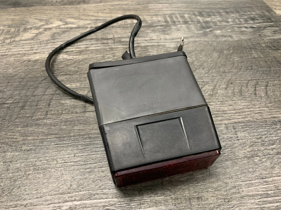 Lámpara de luz de matrícula trasera Suzuki GSX250R 35910-48H40 OEM * Foto 1 de 4