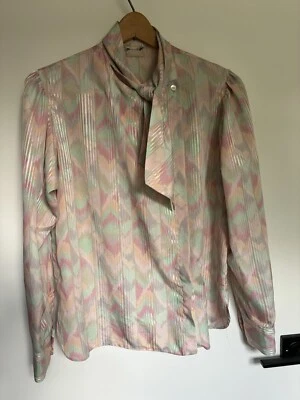 Blusa feminina vintage EVAN PICONE tamanho 12 P/M de seda com botões rosa listrada múltipla - Imagem 1 de 4