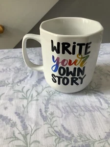 Be You Write Your Own Story Tasse mit achteckigen Seiten von Prima Design  - Bild 1 von 5