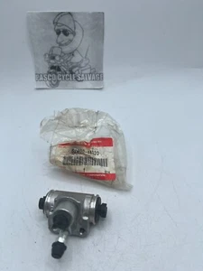 NOS- Genuine OEM SUZUKI LT230 250 300 Front Cylinder Assembly 52400-54320 - Picture 1 of 2