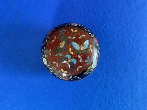 Antique Japanese Cloisonné Round Box with Butterfly Decoration - Picture 1 of 9