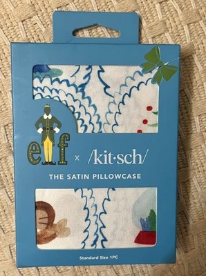 Funda de Almohada Navidad Satinada Polo Norte Elf x Kitsch Tamaño Estándar 26" x 19" Foto 1 de 2