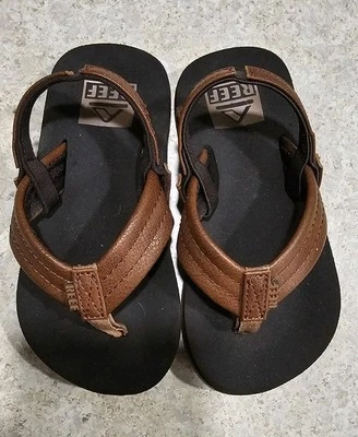 Chancla de cuero marrón sandalia Reef para niños pequeños talla 8  Foto 1 de 4