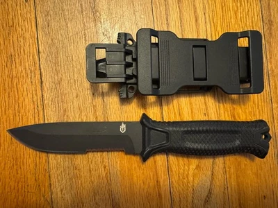 Gerber Gear Strongarm, cuchillo táctico de supervivencia de hoja fija, borde dentado negro Foto 1 de 4