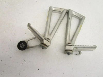 04 Yamaha R6 пассажирские колышки 5SL-27430-02-00 2003-2005 - Изображение 1 из 2