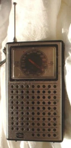 PORTABLE BRITISH EXPO RADIO AM FM BATTERY OPERATED 13 X 8 X 4 CM - Picture 1 of 5