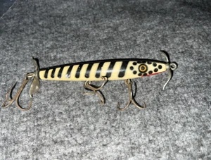 VINTAGE FISHING LURE WOODEN EGER ANTIQUE DILLINGER #301 WHITE BLACK STRIPE - Picture 1 of 2