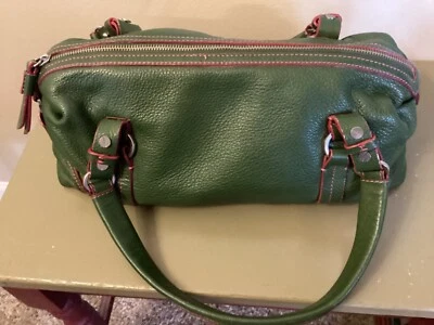 Tommy Hilfiger Bolso Verde con Costuras Moradas, Herrajes Plateados Foto 1 de 4