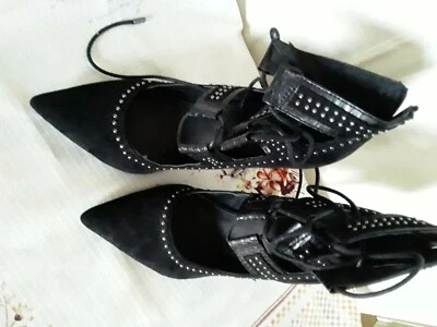 Tacones Topshop de gamuza negros con punta. Talla 38.  Foto 1 de 4