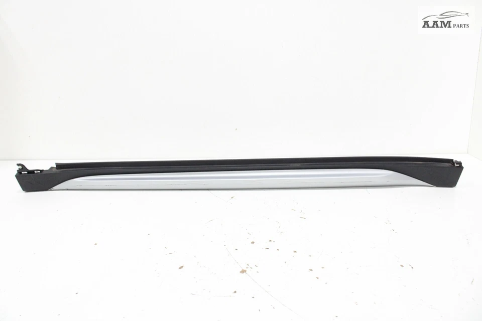 BMW X1 F48 XDRIVE 2016-2021 LADO DEL CONDUCTOR IZQUIERDO PANEL BASCULANTE FALDÓN MOLDEADO OEM Foto 1 de 4