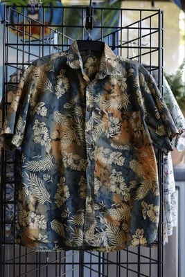 White Sierra Hawaiian Shirt Men’s Large – Brown & Navy Batik Floral –100% Cotton - Image 1 of 4