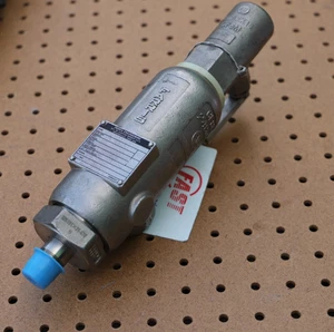 FARRIS ENGINEERING 27CA13-M40/S4 PRESSURE RELIEF VALVE - Picture 1 of 3