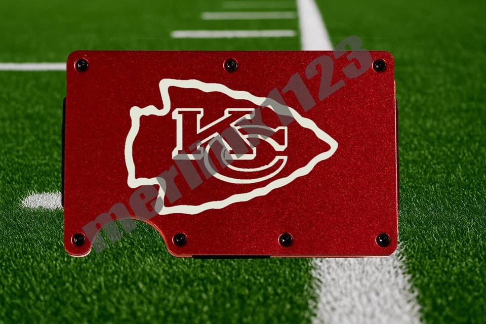 Cartera delgada de metal delgado con bloqueo RFID de Kansas City Chiefs KC grabada con láser Foto 1 de 4