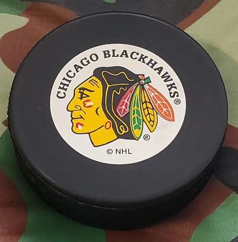 CHICAGO BLACKHAWKS NHL VINTAGE  OFFICIAL HOCKEY PUCK VEGUM & TRENCH MFG. ๐ธ๐ฐ Cover