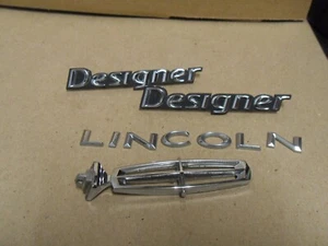 2003-2011 Lincoln Town Car Set of 2 Chrome Designer Emblems OEM + Extra - Imagen 1 de 12