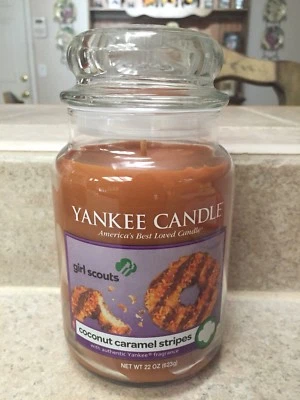 Yankee Candle 22 oz: COCONUT CARAMEL STRIPES - Photo 1/2