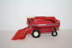 IH COMBINAZIONE CON TESTA DI MAIS 8 FILE PRESSOFUSA-1/80-BUONA-SCIOLTA-ERTL - Foto 1 di 6