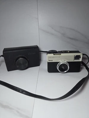 Vintage 1960's Instamatic 33 Retro Point & Shoot Film Camera With Kodak Case - Image 1 of 4