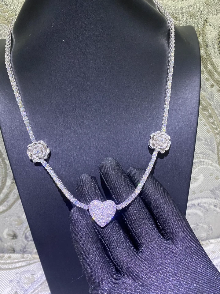 Lindo colar de coração 10 quilates moissanita criado em laboratório ouro branco 14K sobre prata - Imagem 1 de 4