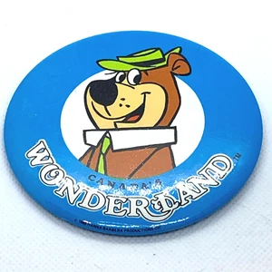 Canada's Wonderland 1980 Yogi Bear Vaughan ON Hanna-Barbera Pinback/Button/Badge - Picture 1 of 4