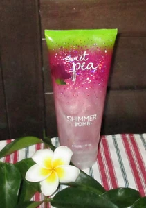 Bath & Body Works Shimmer Bomb Sweet Pea 6oz RARE! - Picture 1 of 1