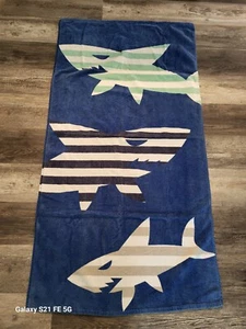 Sun Squad Stripe Shark Strandtuch 60 x 32 - Bild 1 von 6