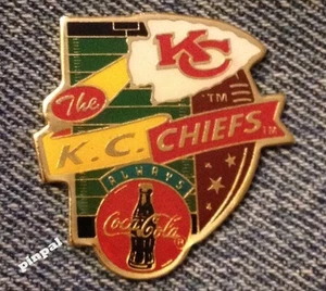 Kansas City Chiefs Pin~NFL~Football~1994 Vintage~Coca Cola Coke~New Old Stock - Bild 1 von 2