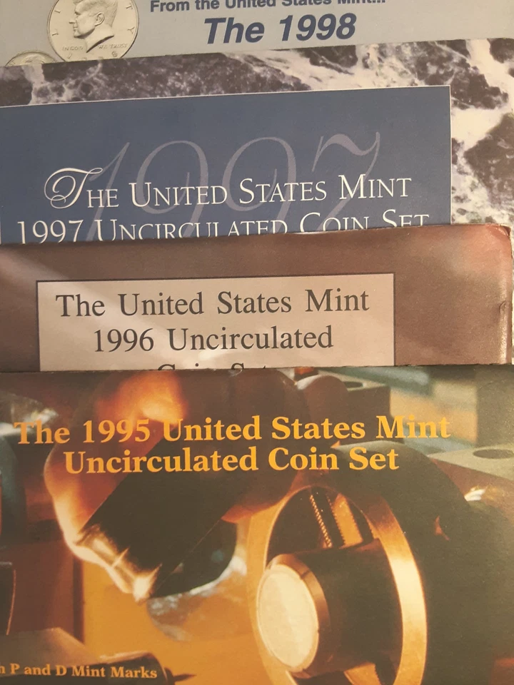Four US mint sets. Philadelphia and Denver. OGP. 1995, 1996, 1997 and 1998. - Image 1 of 1