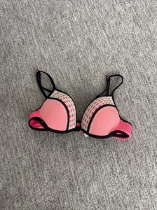Women's Coral Crochet Victoria Secret Swim Suit Top Size 32B - Picture 1 of 4