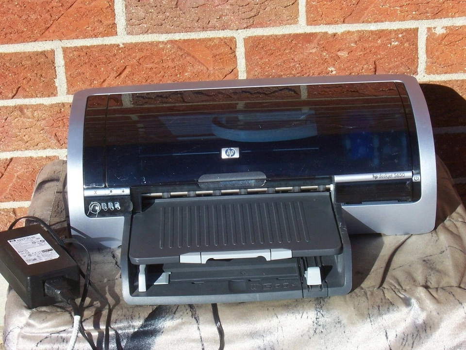 HP DeskJet 5650 Color Inkjet Printer With Both USB And Parts Only 10453 Page Cou - Image 1 of 4