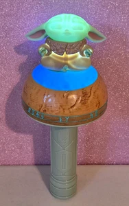 Disney Parks Star Wars Mandalorian GROGU Sound und Licht Leuchtstab 12 Zoll - Bild 1 von 6