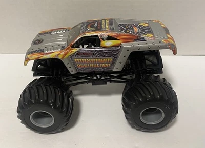 Hot Wheels Maximum Destruction MAXD Monster Jam Truck 1:24  - Image 1 of 4
