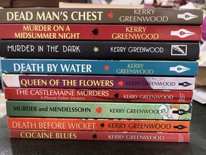 Phryne Fisher Lot Of 9 Kerry Greenwood Miss Fisher’s Murder Mysteries LIKE NEW - Bild 1 von 9