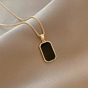 Collana in acciaio inox color oro ciondolo rettangolare epossidico nero da donna - Imagen 1 de 11