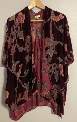 Kimono Feminino Kori Tamanho P/M Marrom Floral Veludo Burnout Fada Romântica Relaxada - Imagem 1 de 4