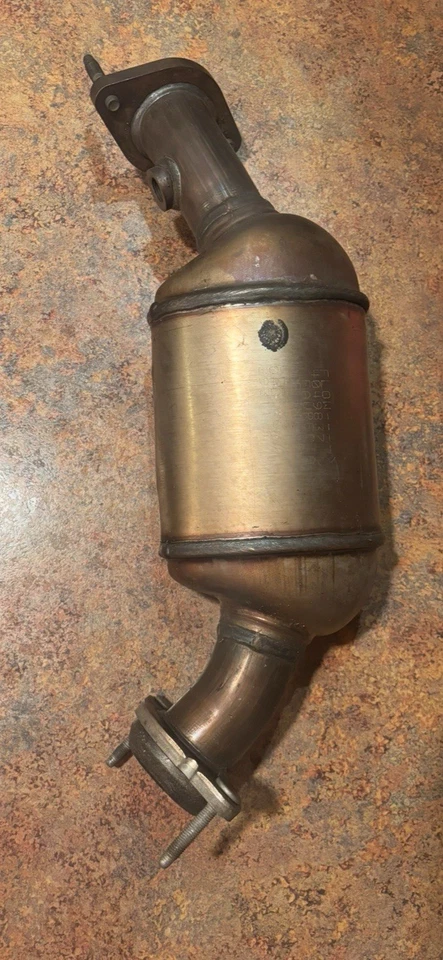 Convertidor catalítico para 04-07 Cadillac CTS 3,6 L-V6 Foto 1 de 4