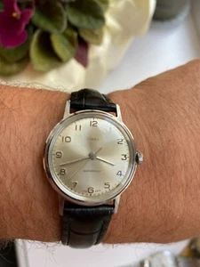 Vintage SELTENE HERREN ARMBANDUHR TIMEX RRR France 1970 FUNKTIONIERT GUT - Bild 1 von 2