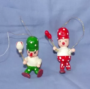 VTG Lot Wood Clown with Balloon Figurine Ornament Red Green Polka Dots 3.5" 2.75 - Picture 1 of 3