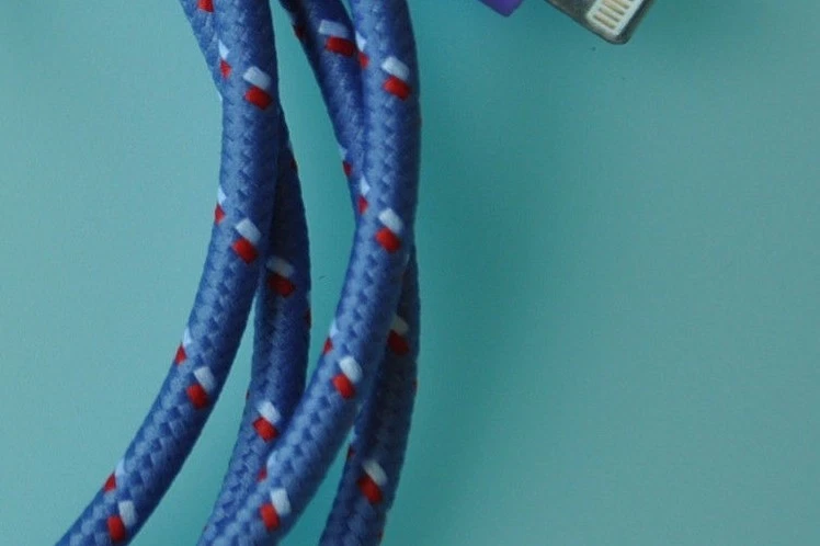 Lote CABLES DE CARGA DE ALIMENTACIÓN DE TELA TRENZADOS REDONDOS DE 10 PIES PARA IPHONE 5 5S 5C 6 sincronización de datos Foto 1 de 1